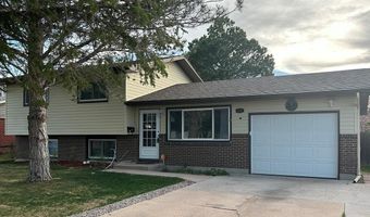 6902 MANHATTAN Ln, Cheyenne, WY 82009