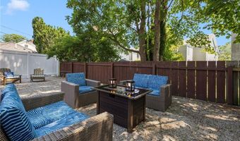 8 Cross St 1, Newport, RI 02840