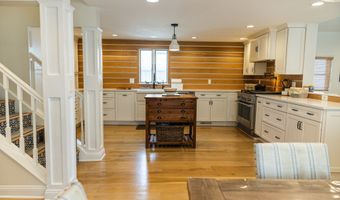 18 Waverly Rd, Branford, CT 06405