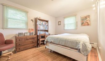 9 Cordova Dr, Absecon, NJ 08201