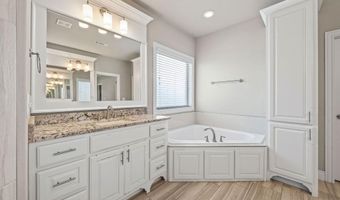 702 SE Eaton St, Bentonville, AR 72712
