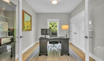 21 Lakeview Rd, Brookfield, CT 06804
