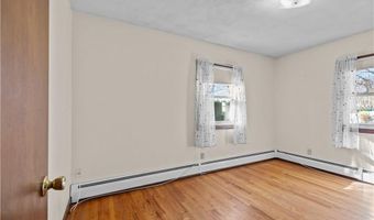 25 Lakeview Ave, Lincoln, RI 02865