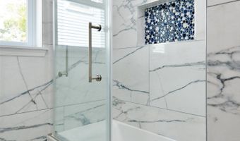 92 W 6TH St, Bayonne, NJ 07002