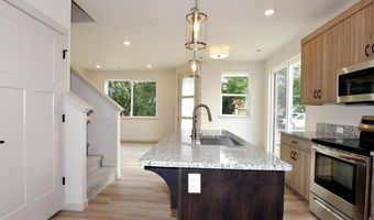 533 S 10th St, Berthoud, CO 80513