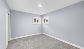 4 Somerset Rd N, Amityville, NY 11701