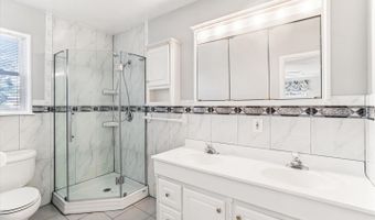 5813 MIDHILL St, Bethesda, MD 20817