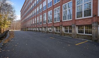 2 School St 130, Lincoln, RI 02802