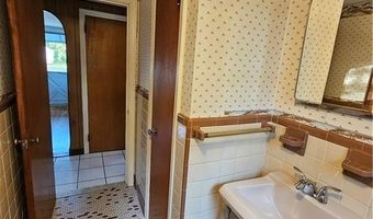 27 Clifton Ave, Coventry, RI 02816