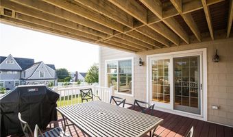 573 Wolcott Ave, Middletown, RI 02842