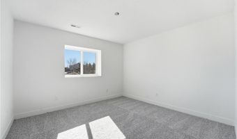 1599 Grayhawk Dr, Basehor, KS 66007
