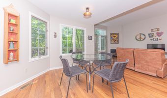609 Ridgewood Ct, Ann Arbor, MI 48103