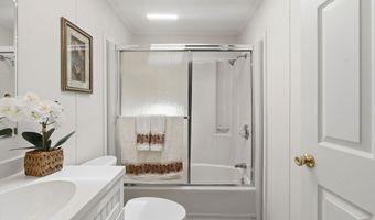 3 Queens Rd 211, Attleboro, MA 02703