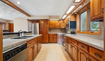1108 2nd St SW, Dyersville, IA 52040