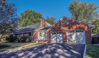 82 Kempson Pl, Metuchen, NJ 08840