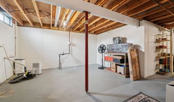 1670 W ROSELAWN Dr, Appleton, WI 54914