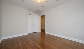 25 White Oak Ln, Aberdeen, NJ 07747