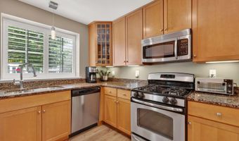 4113 S FOUR MILE RUN Dr 102, Arlington, VA 22204