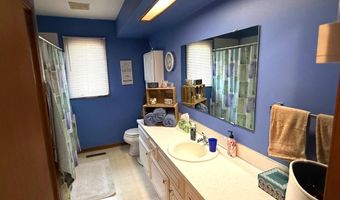 419 W Overmeyer Dr, Algona, IA 50511