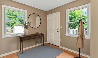 76 9th St, Belford, NJ 07718
