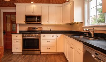 391 Bimson Dr, Barnet, VT 05821