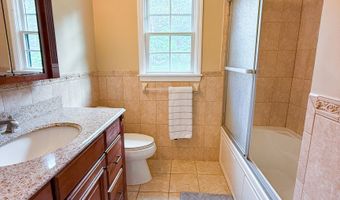 14 E Gate Rd, Danbury, CT 06811