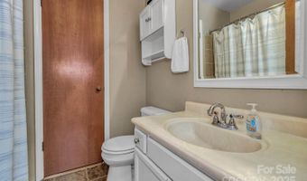 5 Fairway Dr, Arden, NC 28704