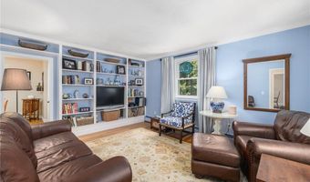 68 Daniel Dr, North Kingstown, RI 02852