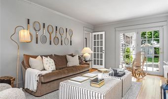 7 Florence Ave, Newport, RI 02840