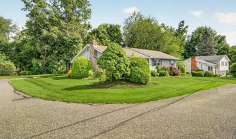 78 Arrowhead Rd, Brookfield, CT 06804
