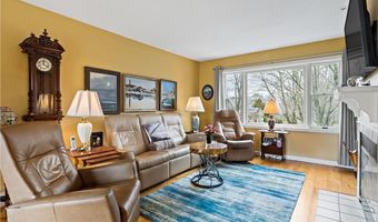 413 North Ln, Bristol, RI 02809