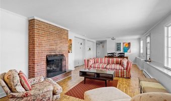172 Eustis Ave, Newport, RI 02840