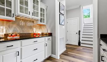 22530 FOREST RUN Dr, Ashburn, VA 20148