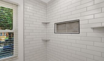 2935 LANDOVER St, Alexandria, VA 22305