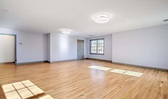 6 Grandstand Dr, Lincoln, RI 02865