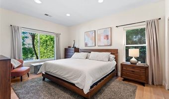 17980 Rancho St, Encino, CA 91316