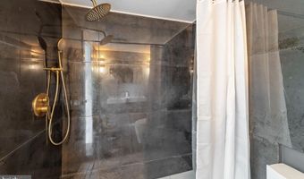 250 S REYNOLDS St 1004, Alexandria, VA 22304