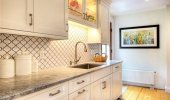 204 Spring St, Newport, RI 02840