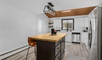4 Halsey Ave, Middletown, RI 02842