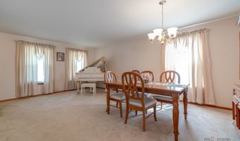 1094 Holly Dr, Antioch, IL 60002