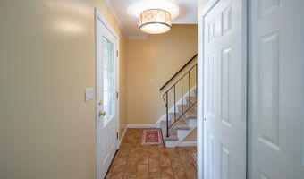 51 Aspen Cir, Albany, NY 12208