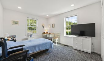 146 Parkwood Dr, Augusta, ME 04330