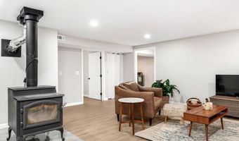 11 Pequot Ln, Hopkinton, RI 02804