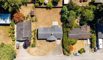 950 NE 1ST St, Bandon, OR 97411