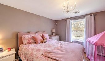 17 Mosher Dr, Barrington, RI 02806