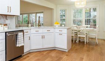 247 Glen Hill Dr, North Kingstown, RI 02874