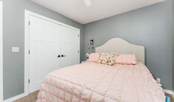 208 W Chapelwood Dr, Brandon, SD 57005