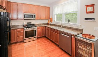 6 Lawrence Ave 6, Danbury, CT 06810