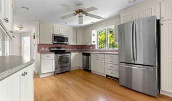 10 Standley St, Beverly, MA 01915