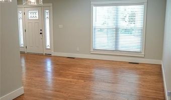 270 Village Creek Dr, Ballwin, MO 63021